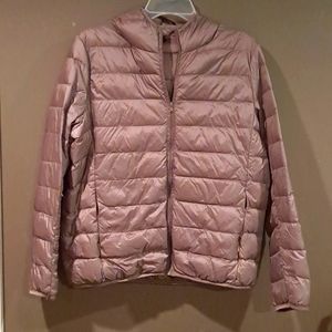 Small Grayish-brown Puffy Jacket